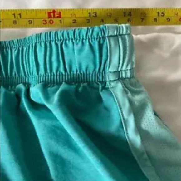 Women's Nike Tempo Soft Knit Green Short - size XL - Picture 3 of 5